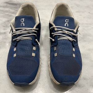 On Cloud 5 blue sneakers